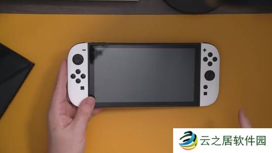 Switch 2模型视频爆料！机身、屏幕明显更大